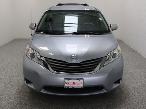 Used 2014 Toyota Sienna LE FWD image 3