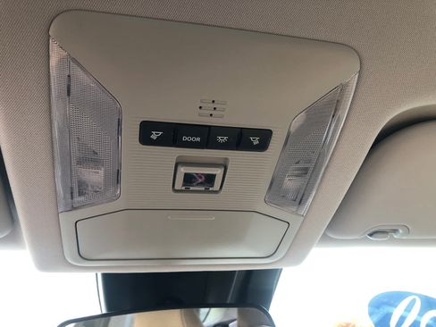 Used 2020 Toyota RAV4 LE AWD/4WD image 16