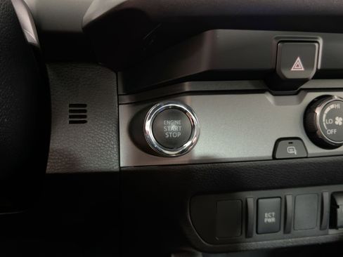 Used 2019 Toyota Tacoma TRD Sport image 26