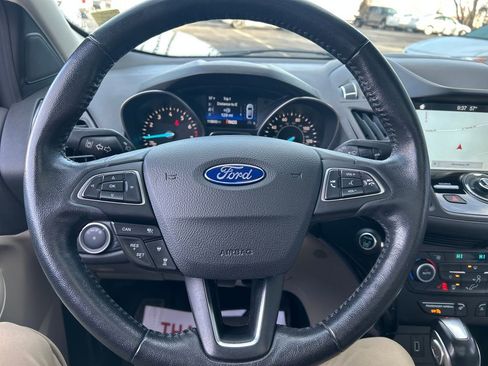 Used 2019 Ford Escape Titanium image 33