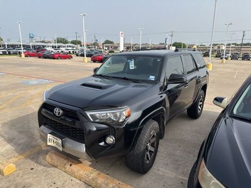 Used 2019 Toyota 4Runner TRD Off-Road AWD/4WD image 3