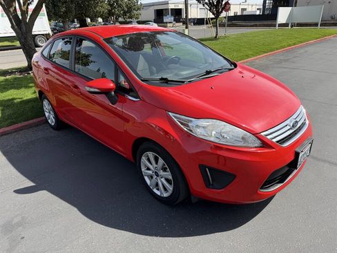 Used 2013 Ford Fiesta SE image 3