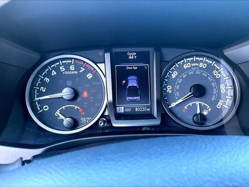 Used 2020 Toyota Tacoma TRD Off-Road image 8