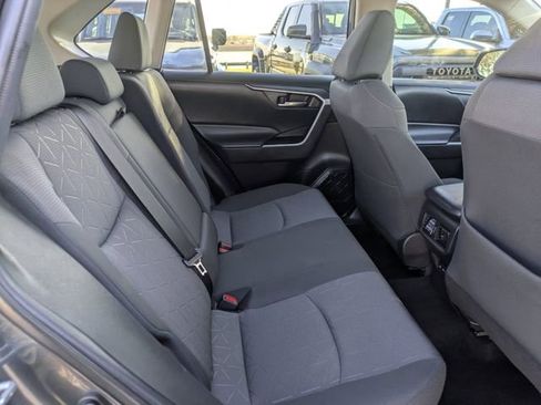 Used 2022 Toyota RAV4 XLE image 31