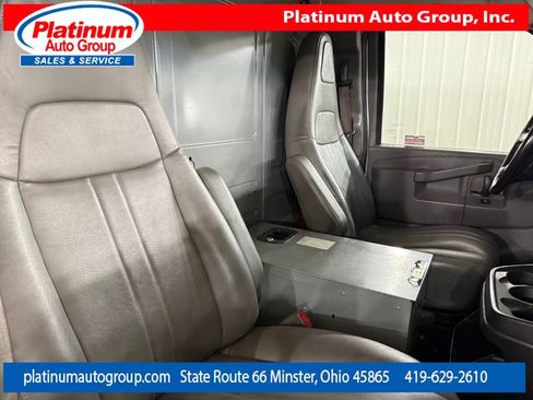 Used 2017 Chevrolet Express 3500 Extended RWD image 39