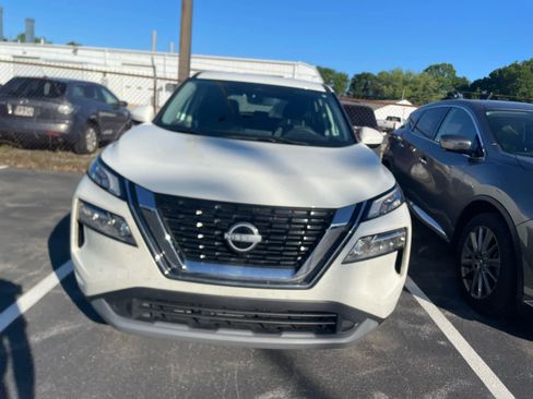 Used 2023 Nissan Rogue SV AWD/4WD image 2