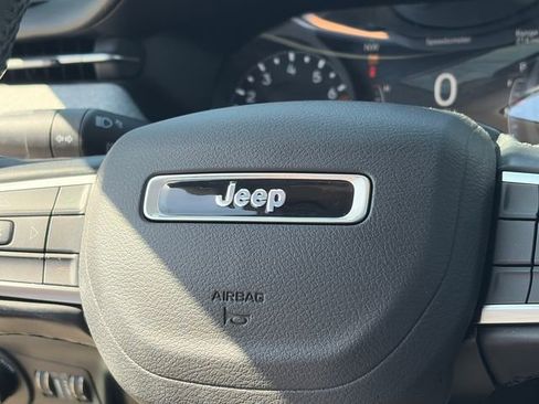 Used 2022 Jeep Compass Latitude image 25