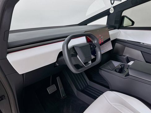 Used 2024 Tesla Cybertruck AWD Crew Cab image 10