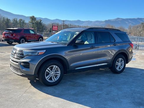 Used 2022 Ford Explorer XLT w/ Class IV Trailer Tow Package image 4