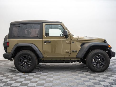 Used 2026 Jeep Wrangler Sport AWD/4WD image 4