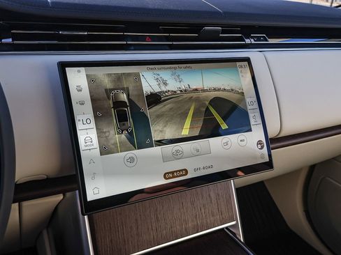 New 2026 Land Rover Range Rover SE image 36