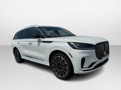Used 2026 Lincoln Aviator Black Label w/ Dynamic Handling Package AWD/4WD image 3