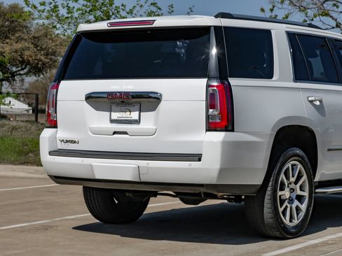 Used 2018 GMC Yukon Denali RWD image 10