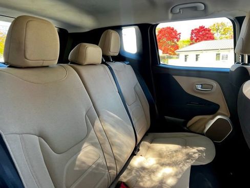 Used 2019 Jeep Renegade Latitude w/ UConnect 8.4 Nav Group image 23