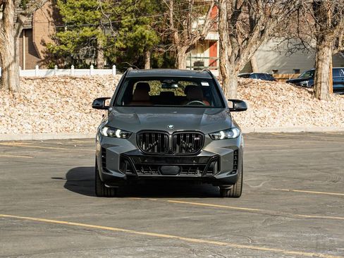 Used 2025 BMW X5 M60i image 2