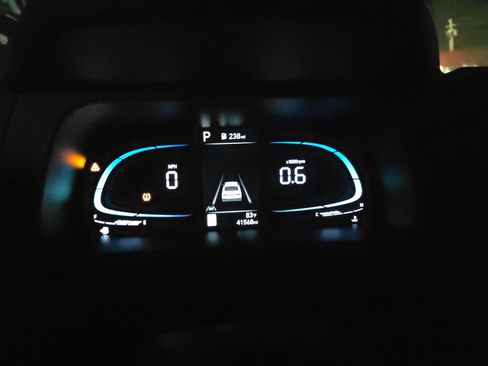 Used 2025 Hyundai Elantra SE FWD image 8