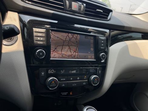 Used 2022 Nissan Rogue Sport SL w/ Premium Package image 16