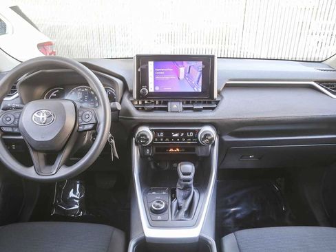 Used 2024 Toyota RAV4 LE image 9