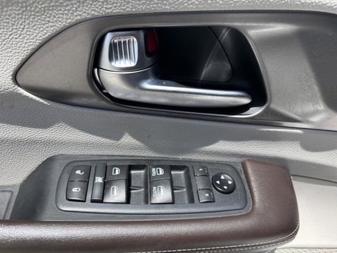 Used 2021 Chrysler Voyager LX image 38