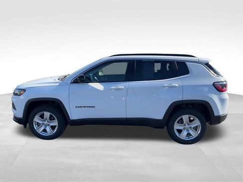 Used 2022 Jeep Compass Latitude AWD/4WD image 3
