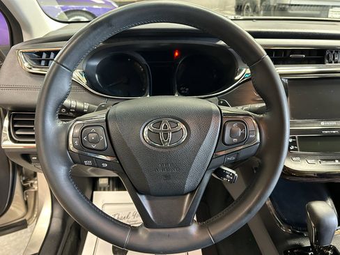 Used 2013 Toyota Avalon Limited w/ Technology Pkg FWD image 9