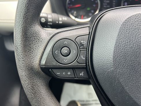 Used 2021 Toyota RAV4 XLE w/ Convenience Package FWD image 19