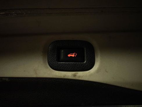 Used 2019 Nissan Rogue SV w/ Sun & Sound Touring Package FWD image 8