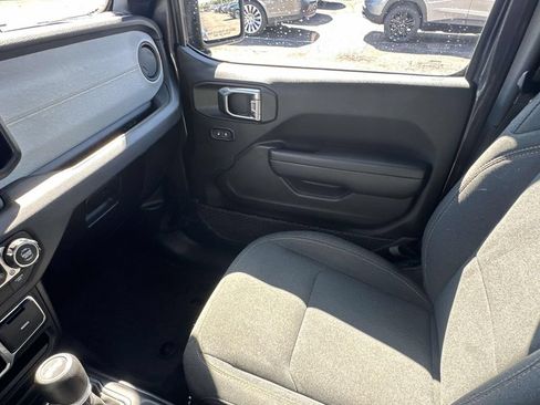 Used 2024 Jeep Wrangler Unlimited w/ Convenience Group AWD/4WD image 33