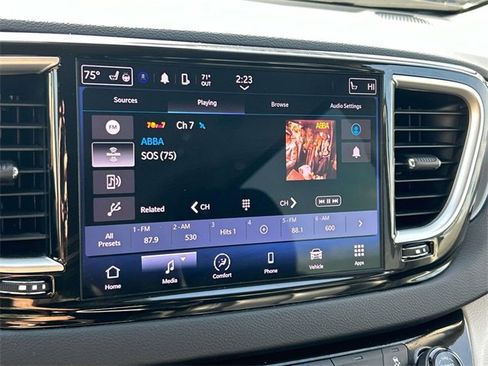 Used 2024 Chrysler Pacifica Touring-L image 33