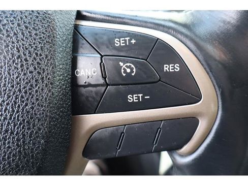 Used 2015 Jeep Cherokee Latitude w/ Cold Weather Group AWD/4WD image 13