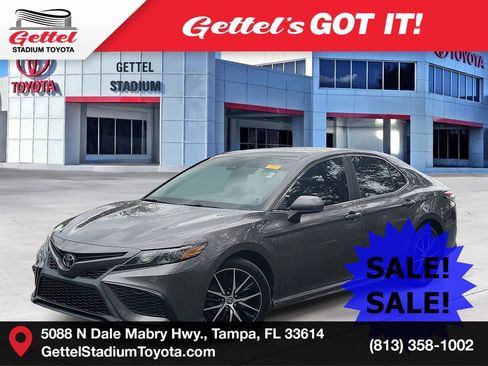 Used 2021 Toyota Camry SE image 1