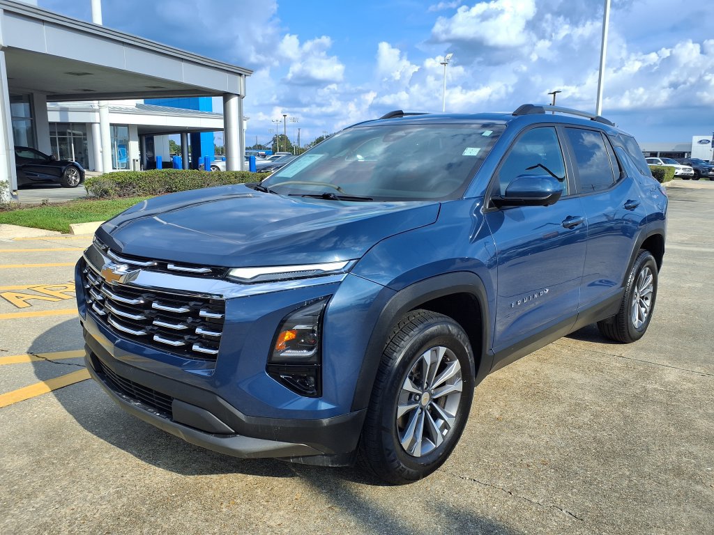 Used 2025 Chevrolet Equinox LT w/ Convenience Package II AWD/4WD image 3