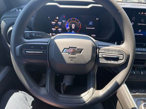 Used 2025 Chevrolet Colorado Trail Boss AWD/4WD image 13