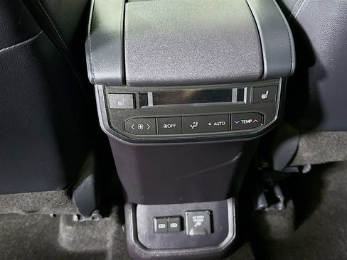 Used 2026 Toyota Highlander Platinum AWD/4WD image 14