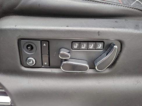 Used 2018 Bentley Bentayga AWD/4WD image 26