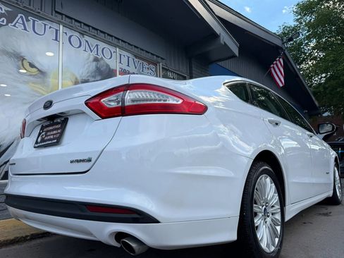 Used 2016 Ford Fusion SE FWD image 3
