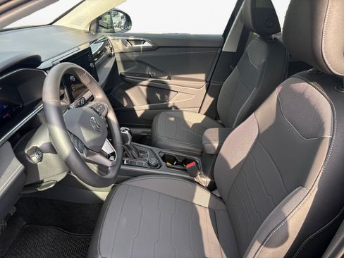 Certified 2026 Volkswagen Taos SE AWD/4WD image 11