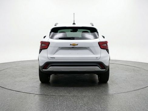 Used 2025 Chevrolet Trax LT w/ LT Convenience Package image 7