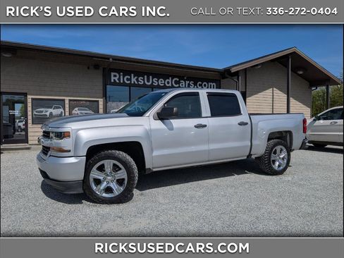 Used 2018 Chevrolet Silverado 1500 Custom image 1