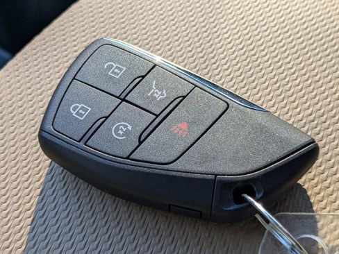 New 2025 Chevrolet Equinox ACTIV w/ Safety and Technology Package image 33