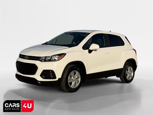 Used 2021 Chevrolet Trax LS w/ Tint and Cruise Package image 3