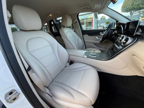 Used 2022 Mercedes-Benz GLC 300 4MATIC w/ Multimedia Package Lite image 15