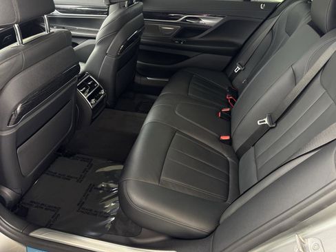 Used 2021 BMW 740i w/ M Sport Package image 18