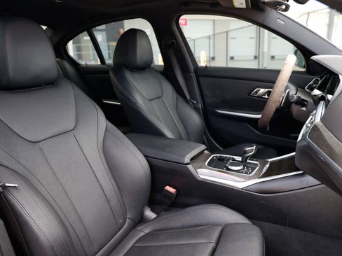 Used 2020 BMW 330i Sedan w/ M Sport Package RWD image 21