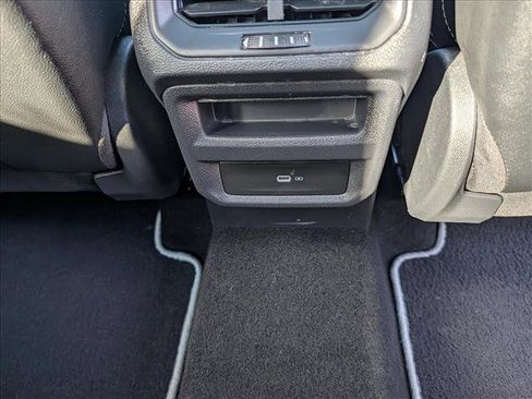 Used 2023 Volkswagen Taos SE w/ Panoramic Sunroof Package image 16