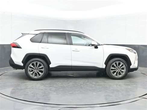 Used 2019 Toyota RAV4 XLE Premium image 15