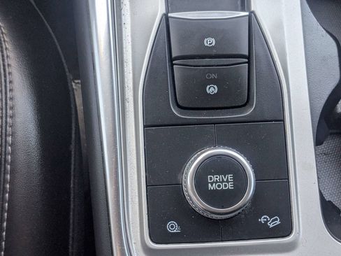 Used 2022 Ford Explorer XLT w/ Equipment Group 202A AWD/4WD image 24