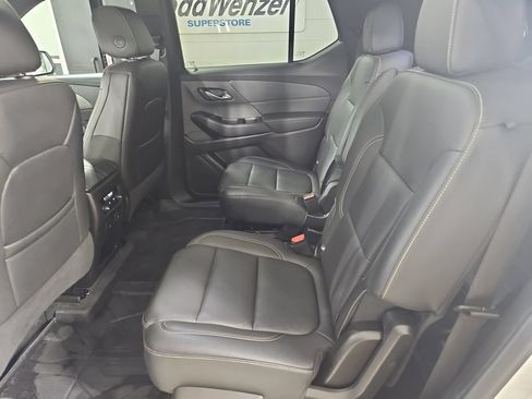 Used 2023 Chevrolet Traverse LT w/ LT Premium Package AWD/4WD image 19