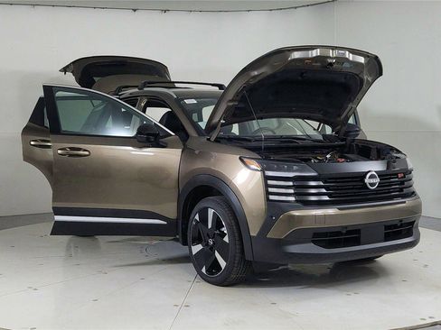 New 2026 Nissan Kicks SR w/ Illumination Package image 9