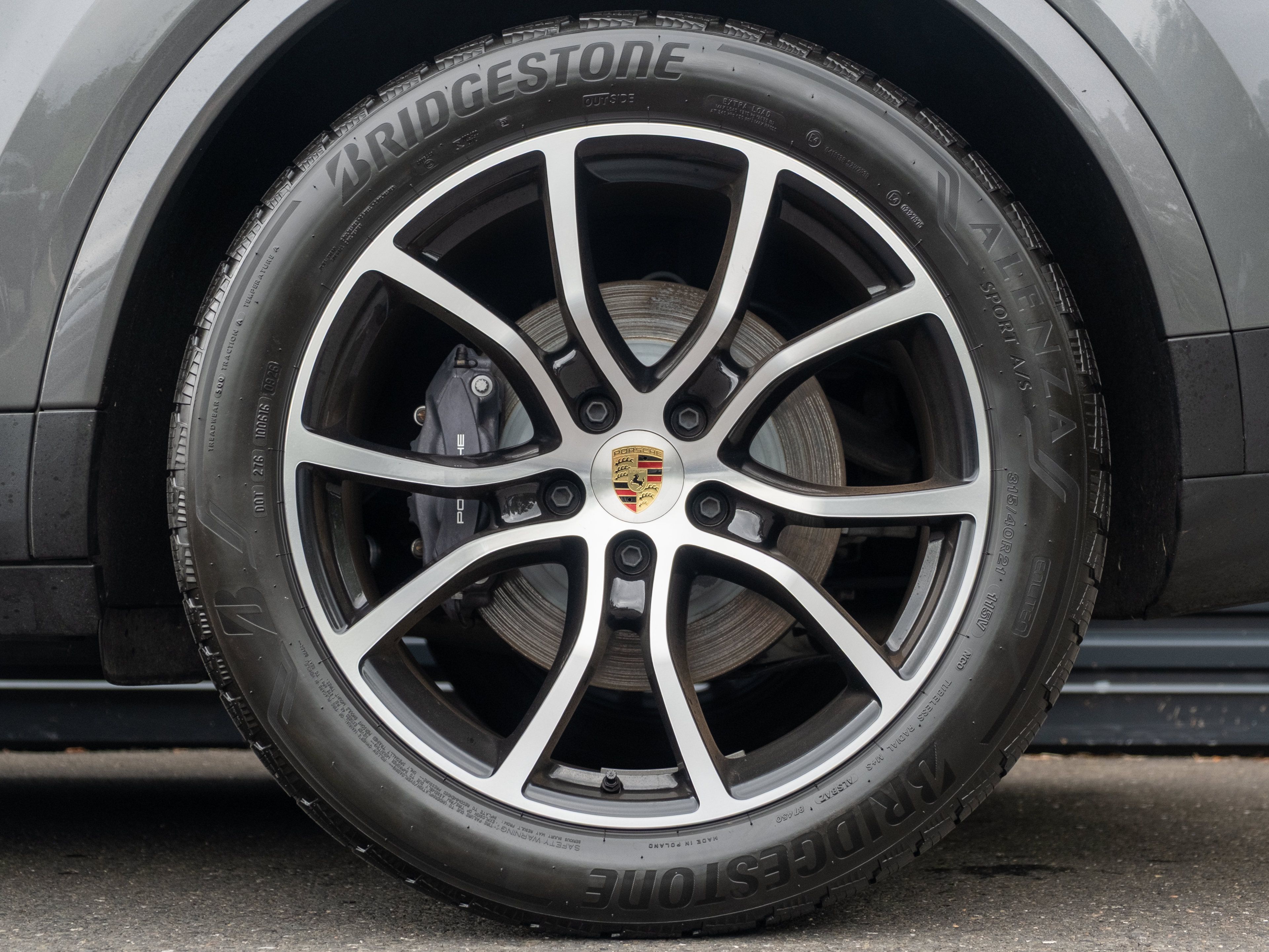 Used 2024 Porsche Cayenne Coupe AWD/4WD image 13